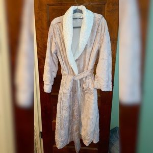 Full-length Cozy Faux Fur Robe Stars Above